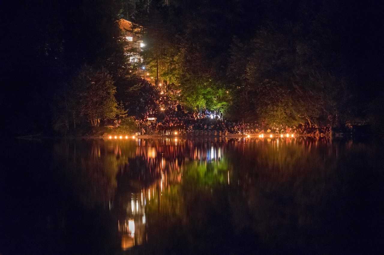 L"incanto di Tovel al bagliore delle fiaccole