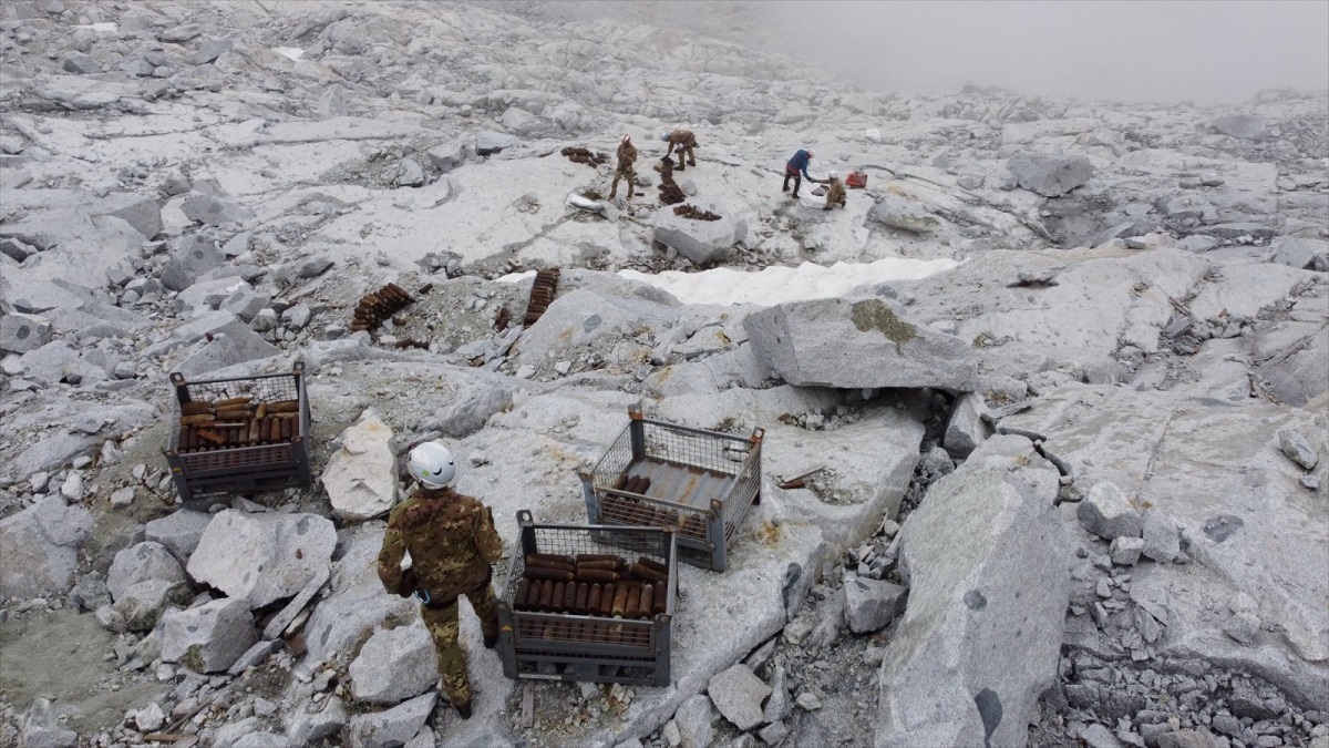 Adamello, oltre 1.000 ordigni della Prima guerra mondiale recuperati