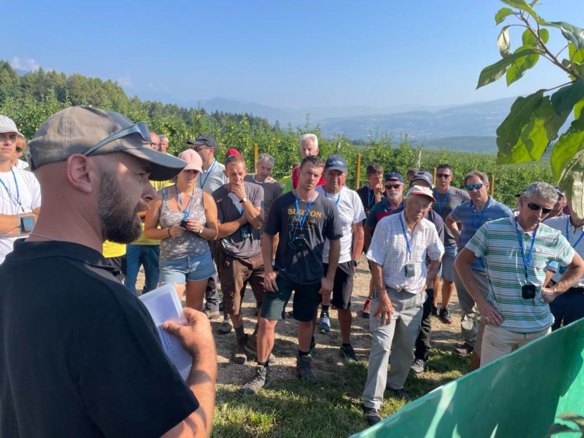 Porte aperte al frutteto sperimentale di Denno, 230 agricoltori a lezione