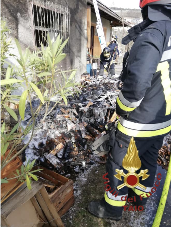 Legnaia a fuoco a Segno