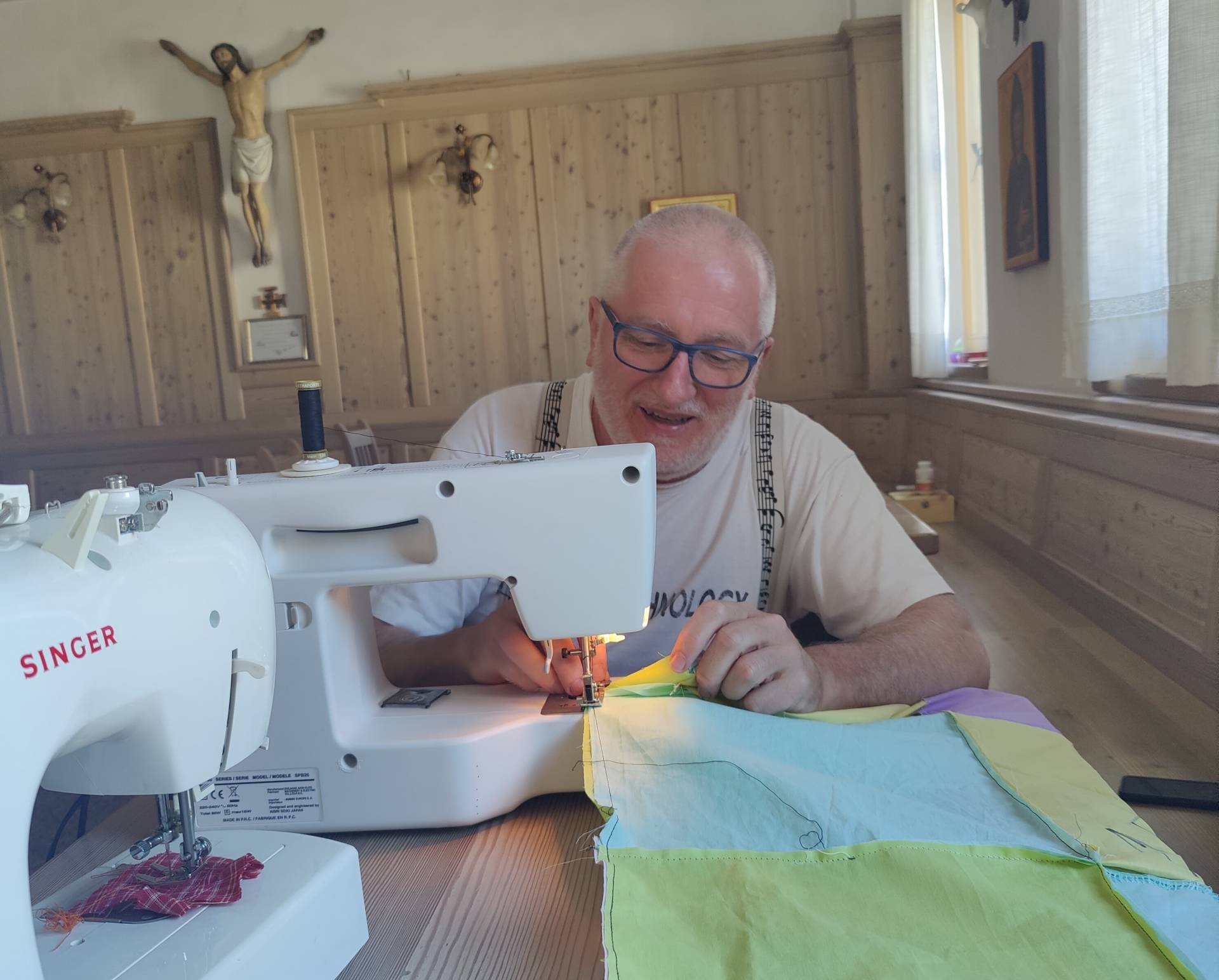 I volti, le vite, il covid. E il bisogno di coltivare anche ci&ograve; che a volte sembra 'inutile'