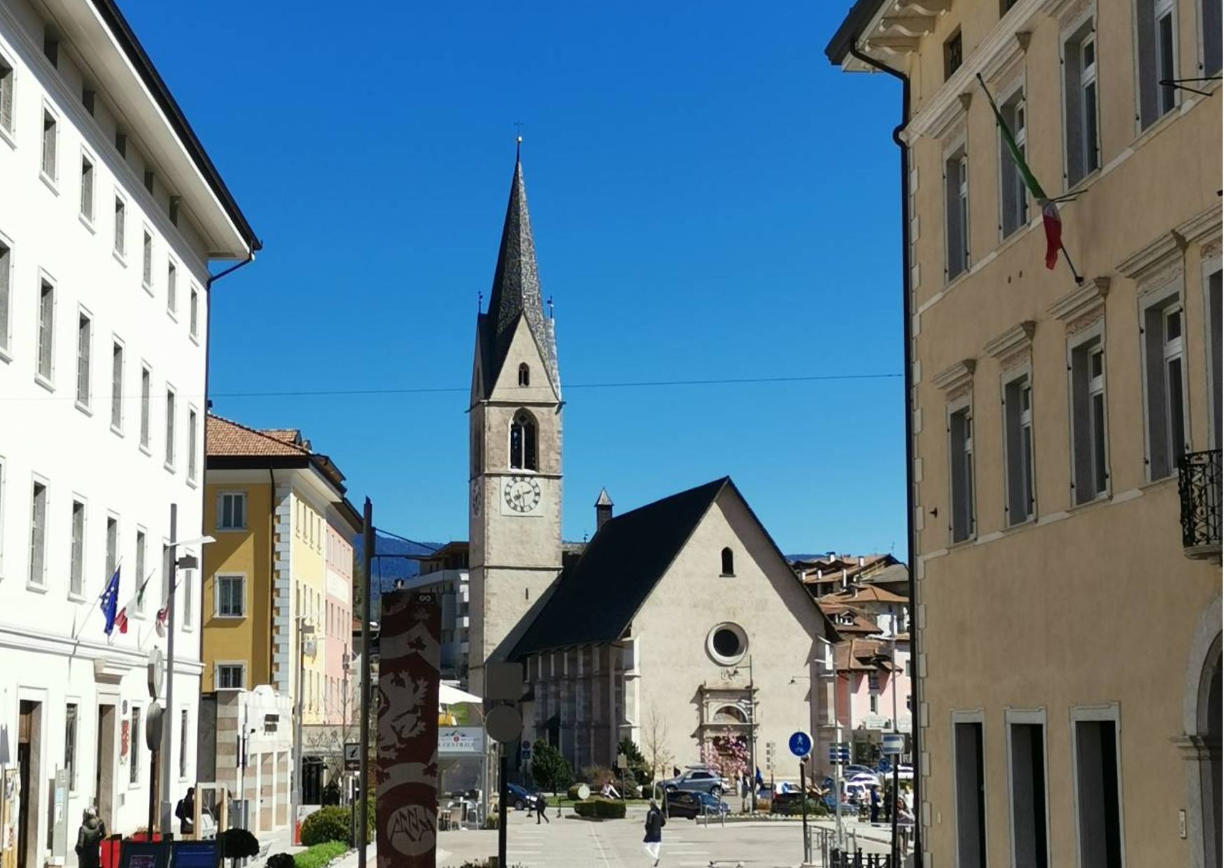 Cles apre i suoi tesori