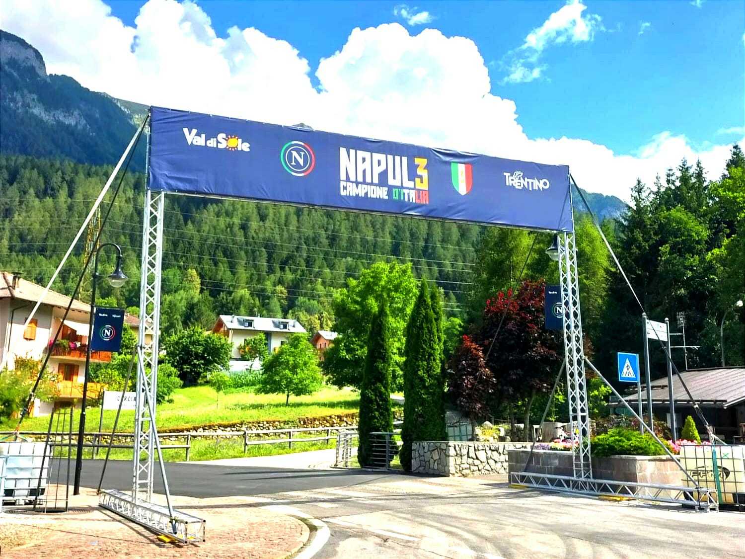 Napoli in ritiro, ecco la Ski.it Arena e le nuove tribune allo stadio