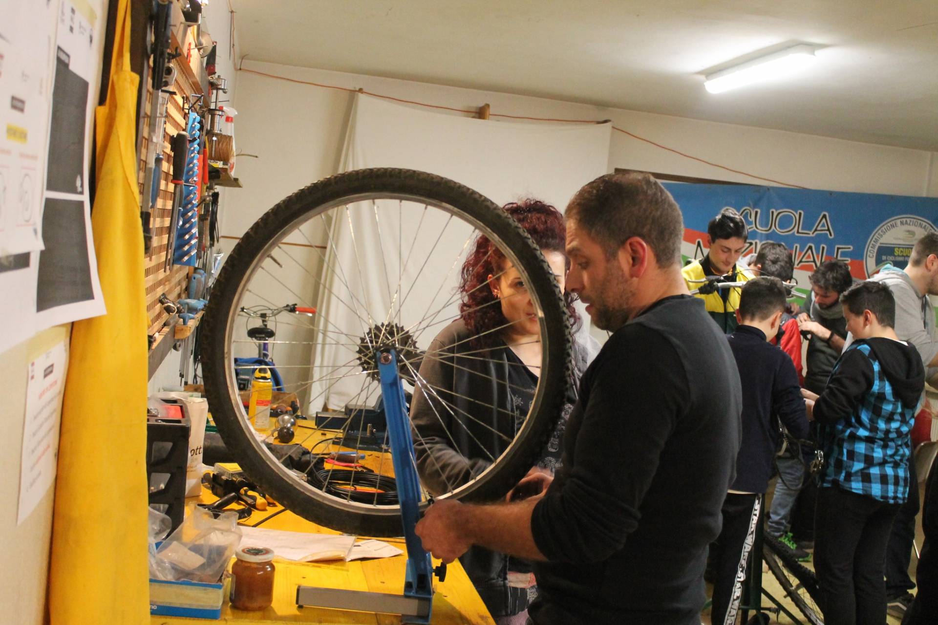 La ciclofficina di Nanno deve sgomberare: Mendini non ci sta