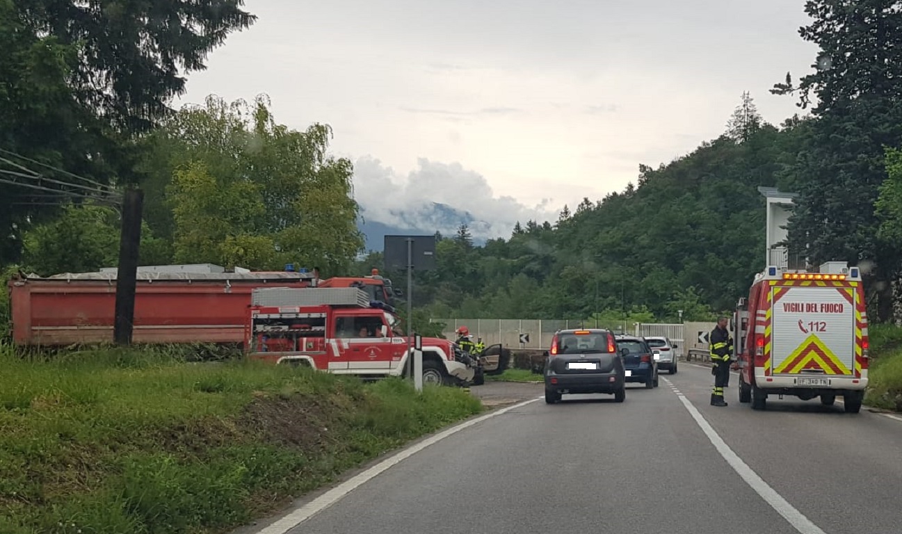 Scontro alla diga, una donna all'ospedale