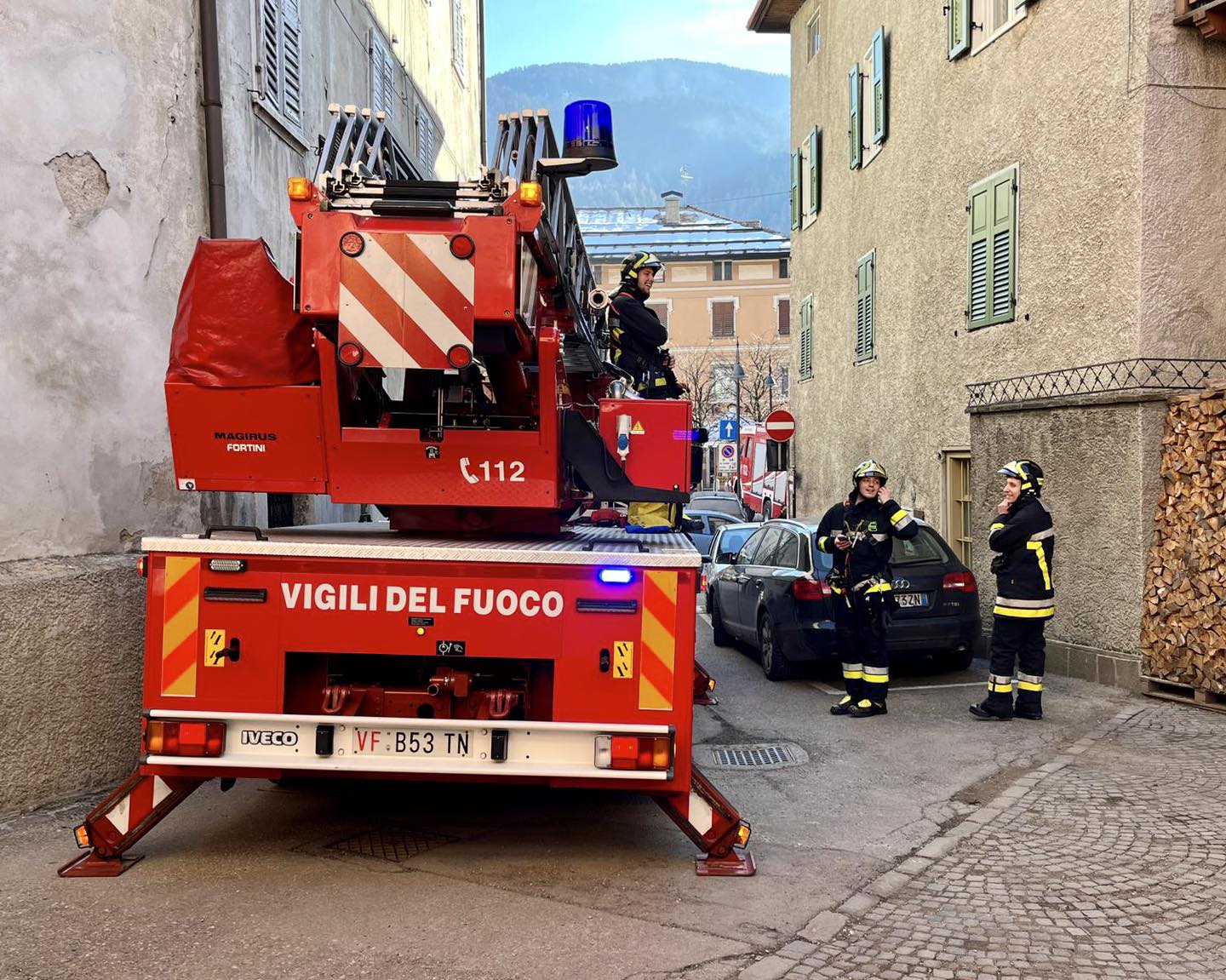 Canna fumaria in fiamme a Mal&eacute;