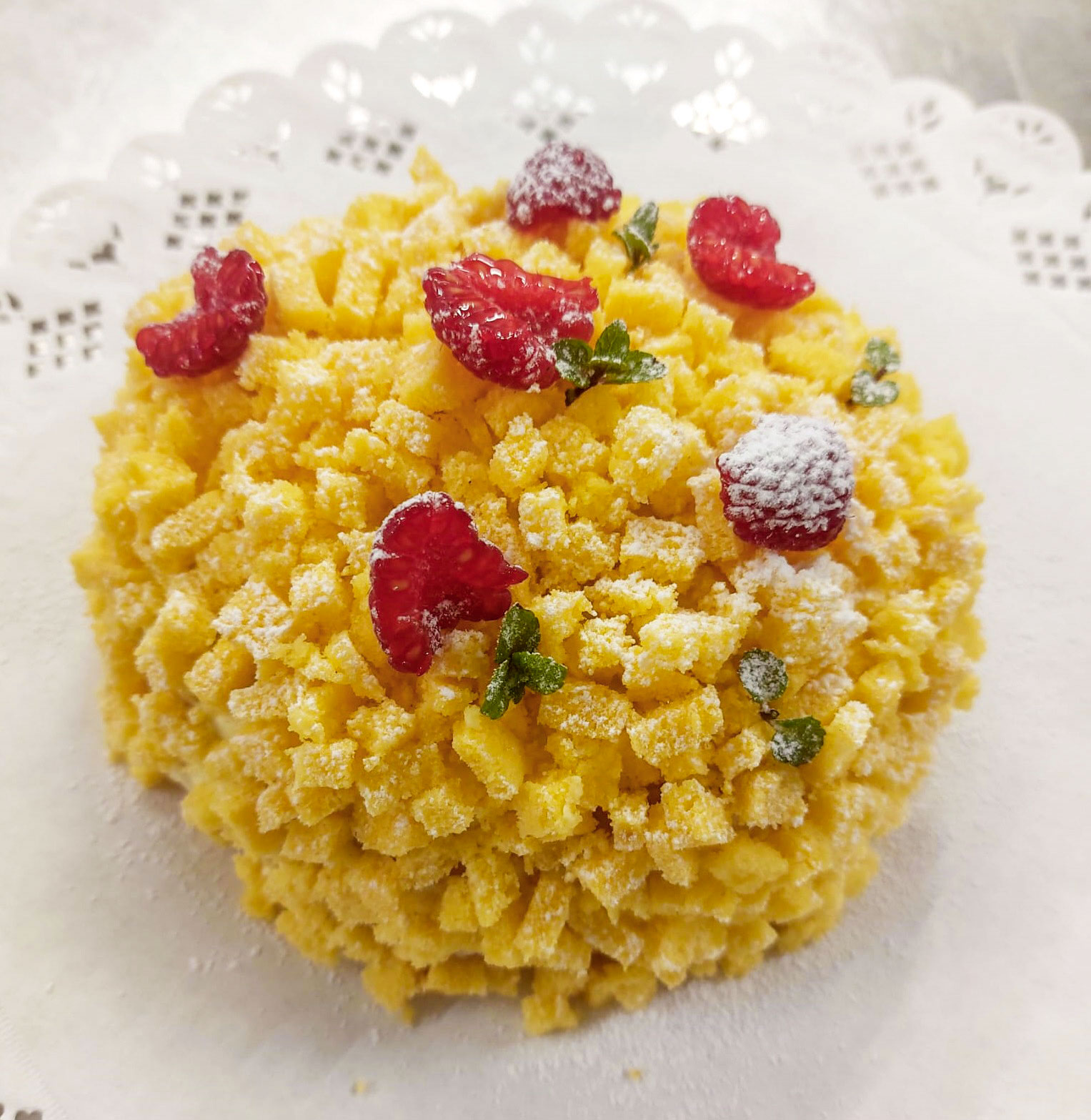 Torta mimosa gluten free con lamponi 