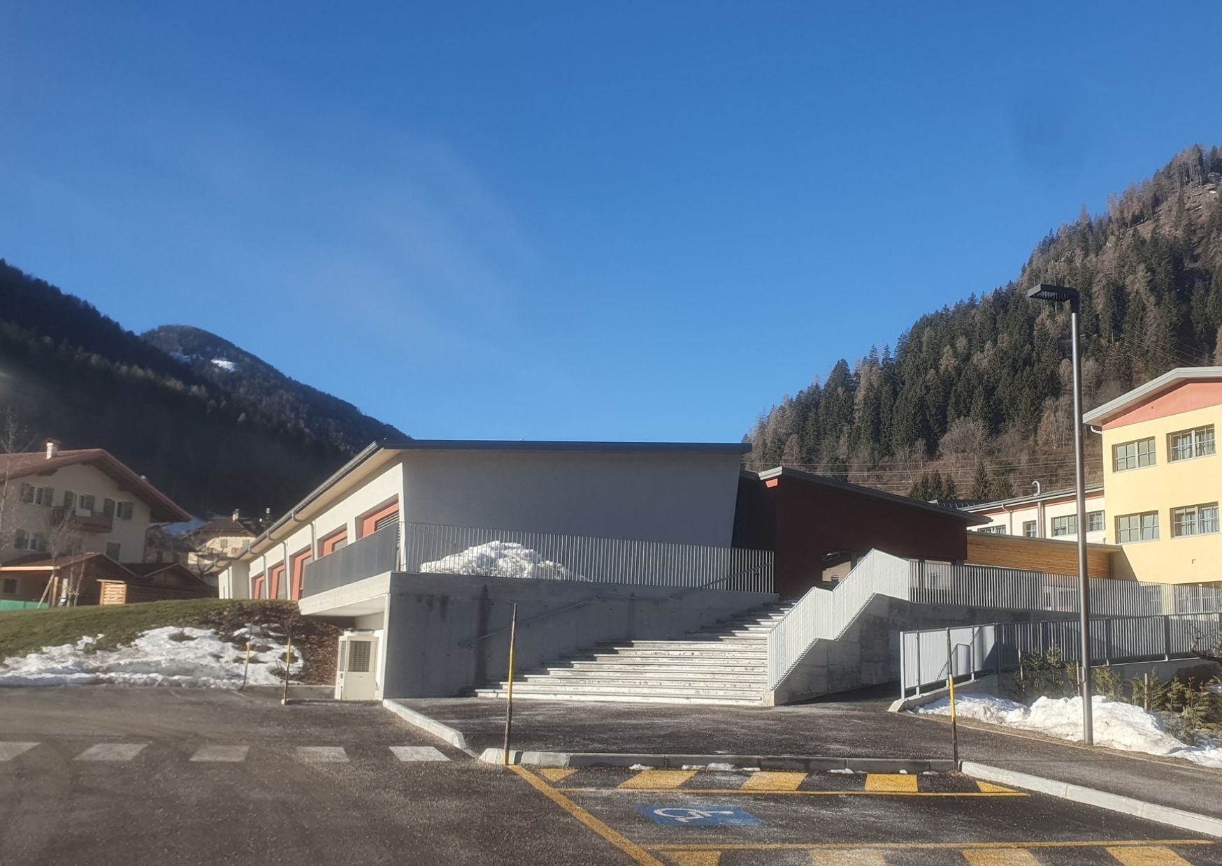 Un"opera d'arte per la nuova scuola elementare