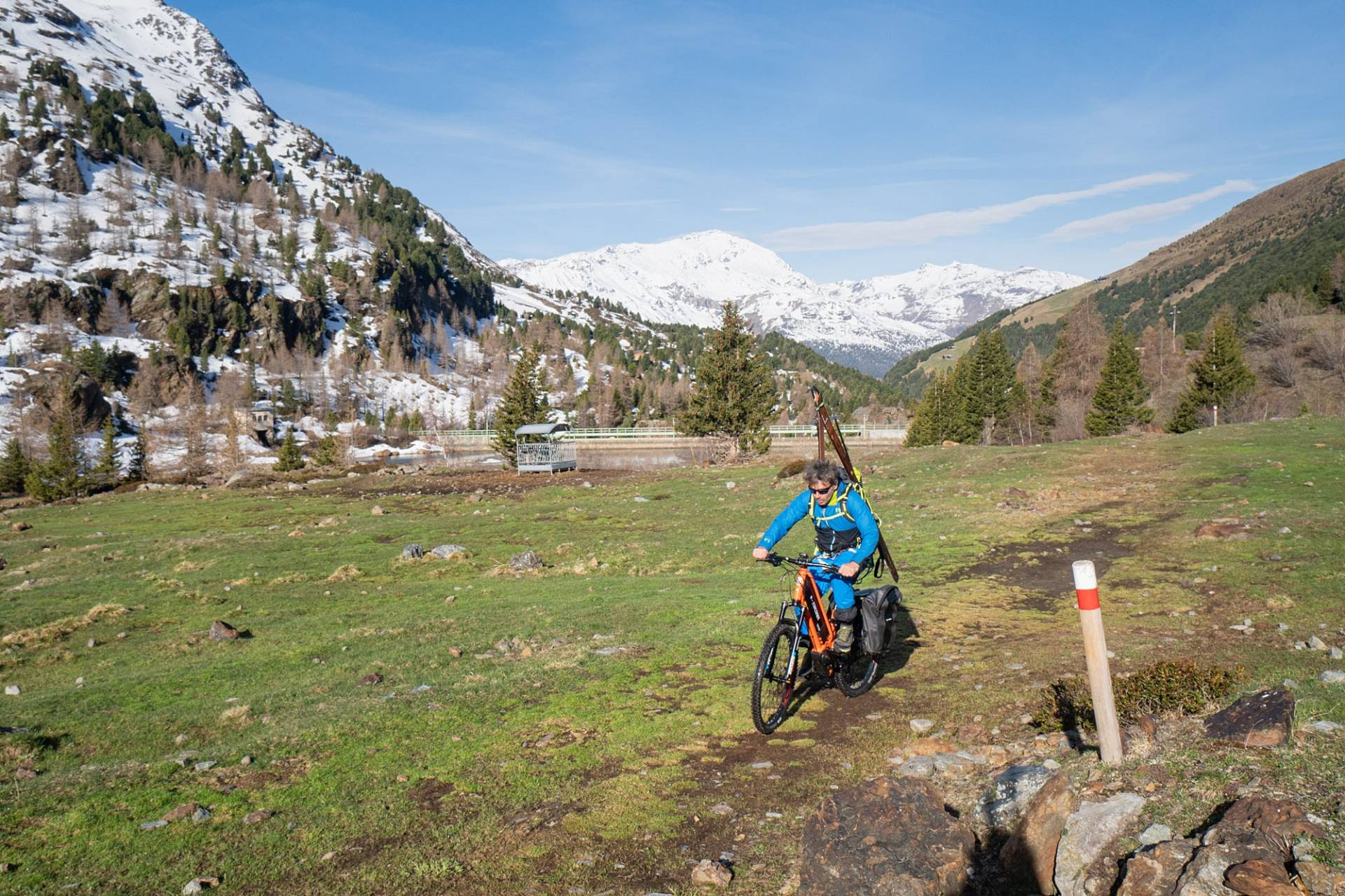Da Trento al Karakorum: sulle vie d"acqua in e-bike