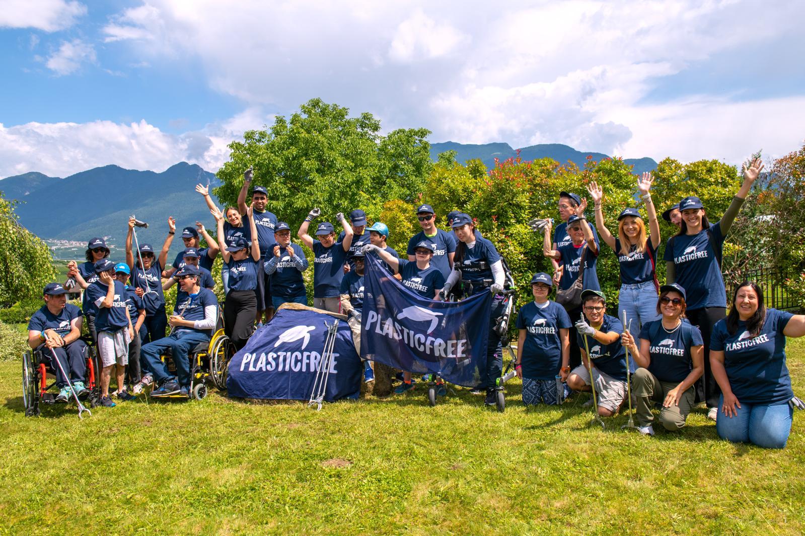 A Cunevo a pesca di rifiuti