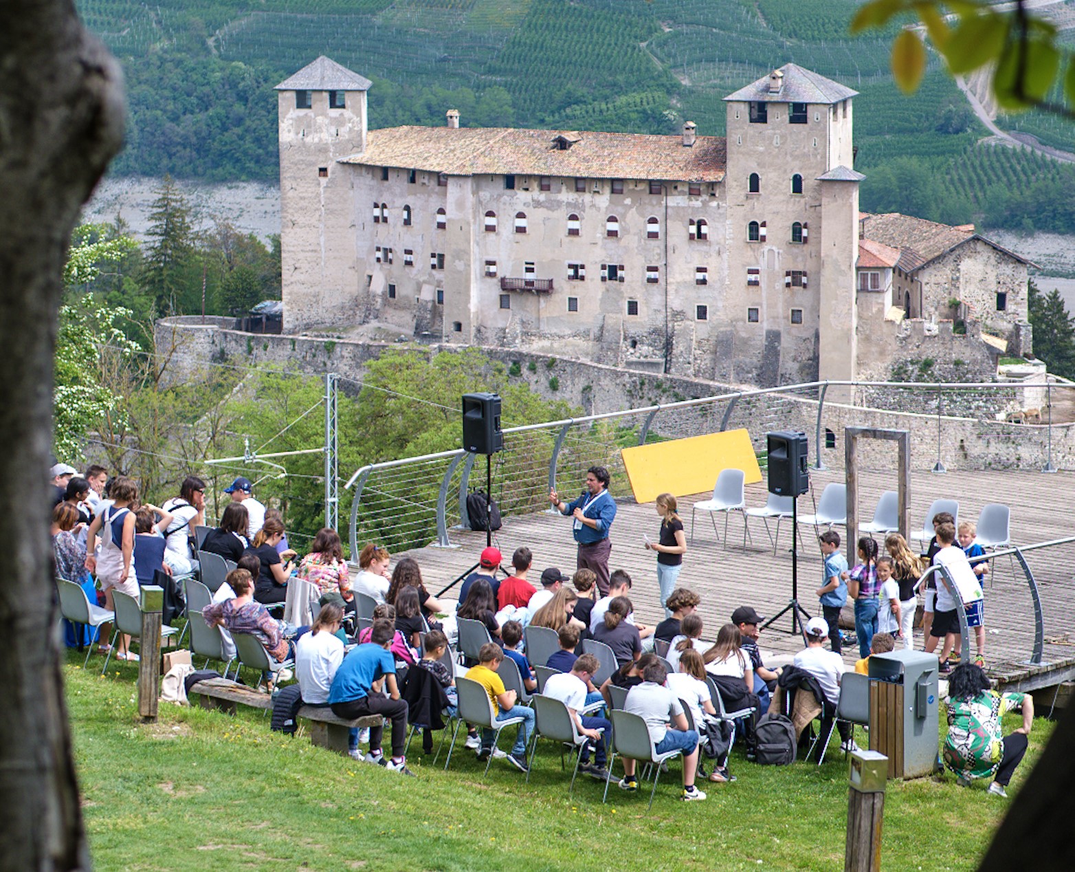 A Cles sbocciano 'Lettori in fiore'