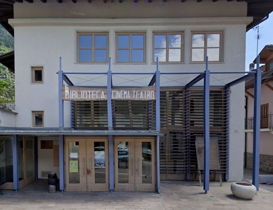 L"edificio del teatro-biblioteca si rif&agrave;  il look