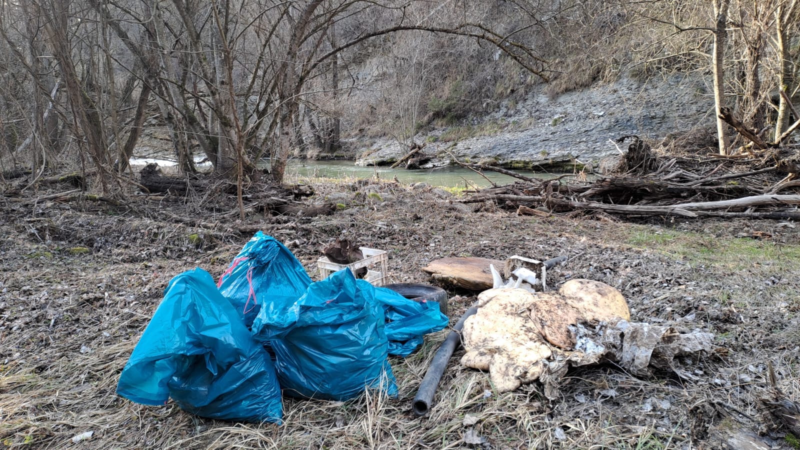 Maxi pulizia delle sponde del fiume Noce