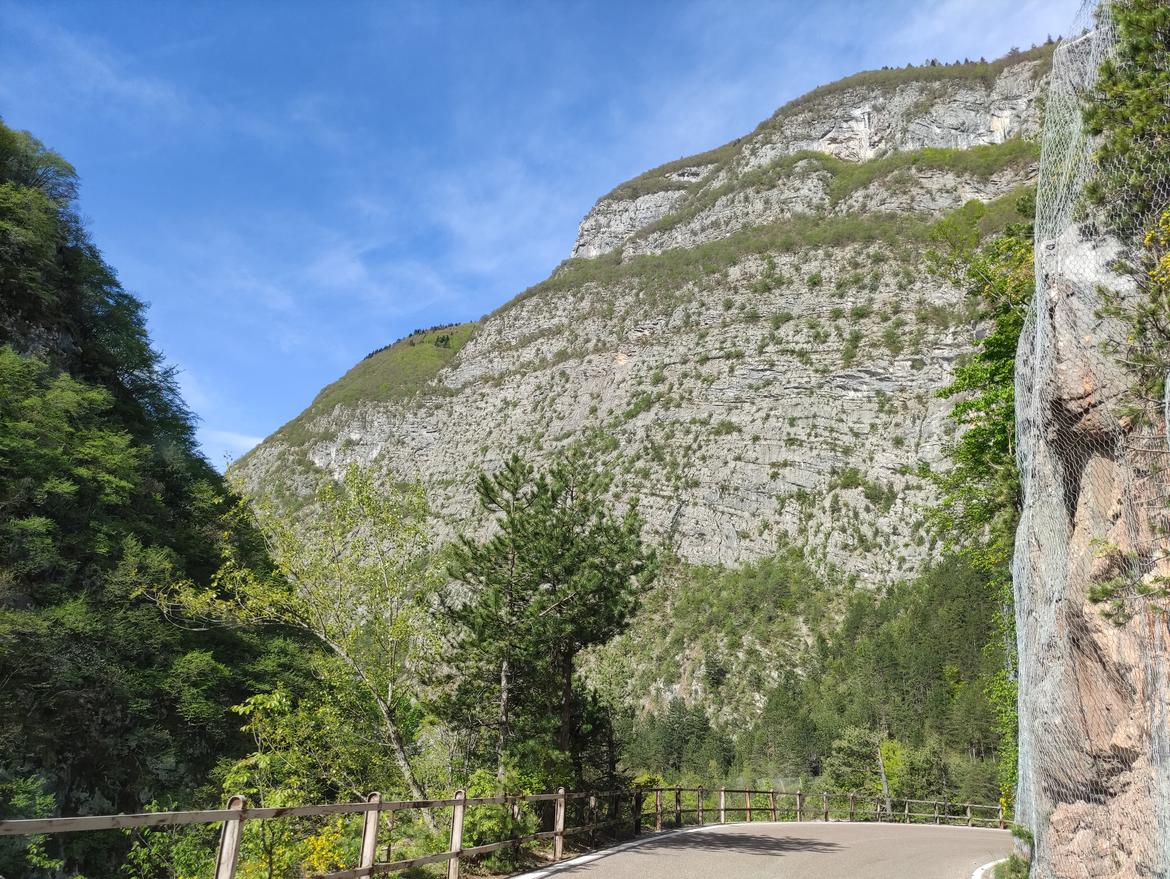 Strada di Tovel, tre operatori in gara per realizzare la galleria paramassi