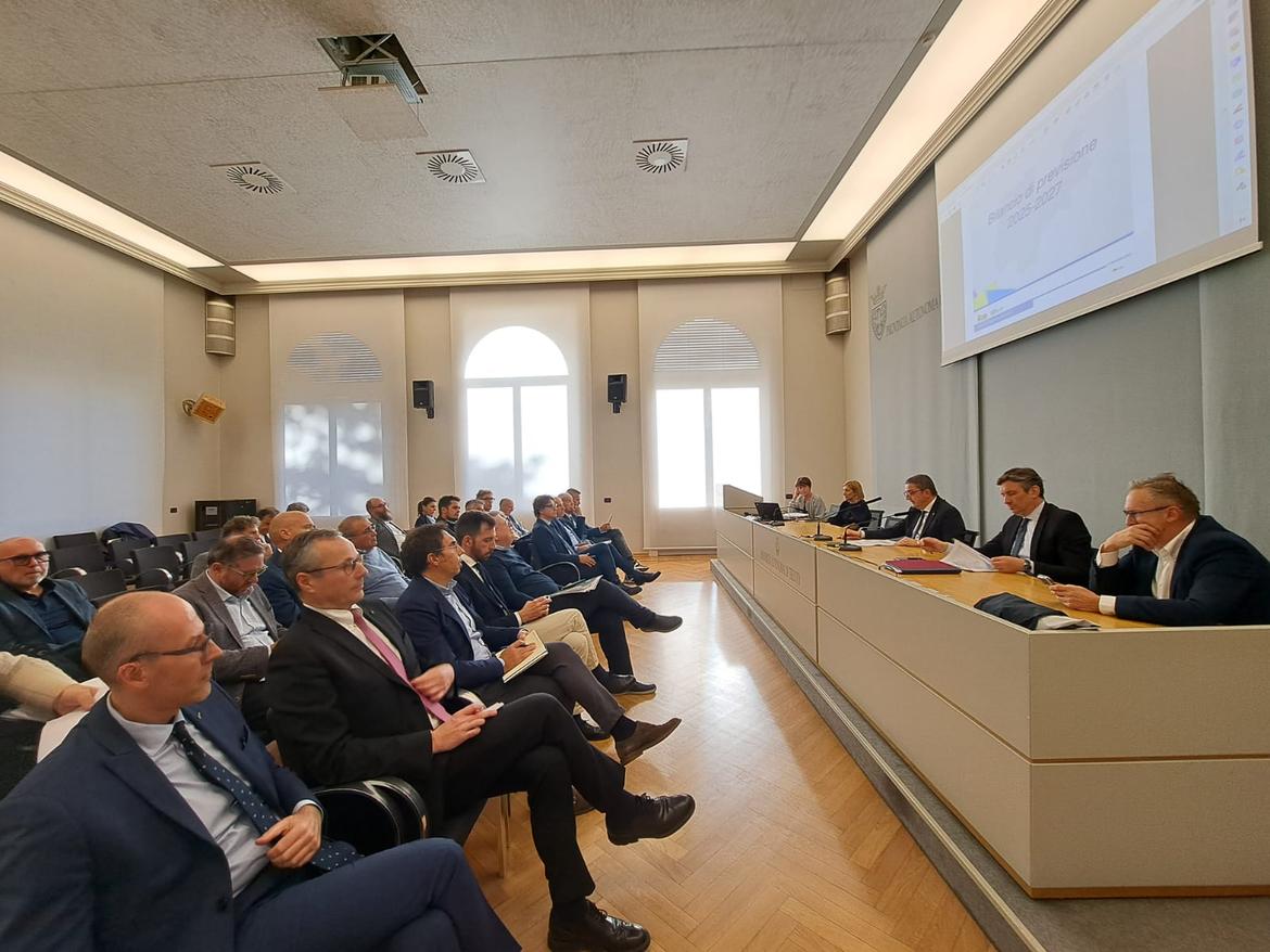 Investimenti, sostegni alle imprese, famiglie e natalità: i punti della manovra 2025-27