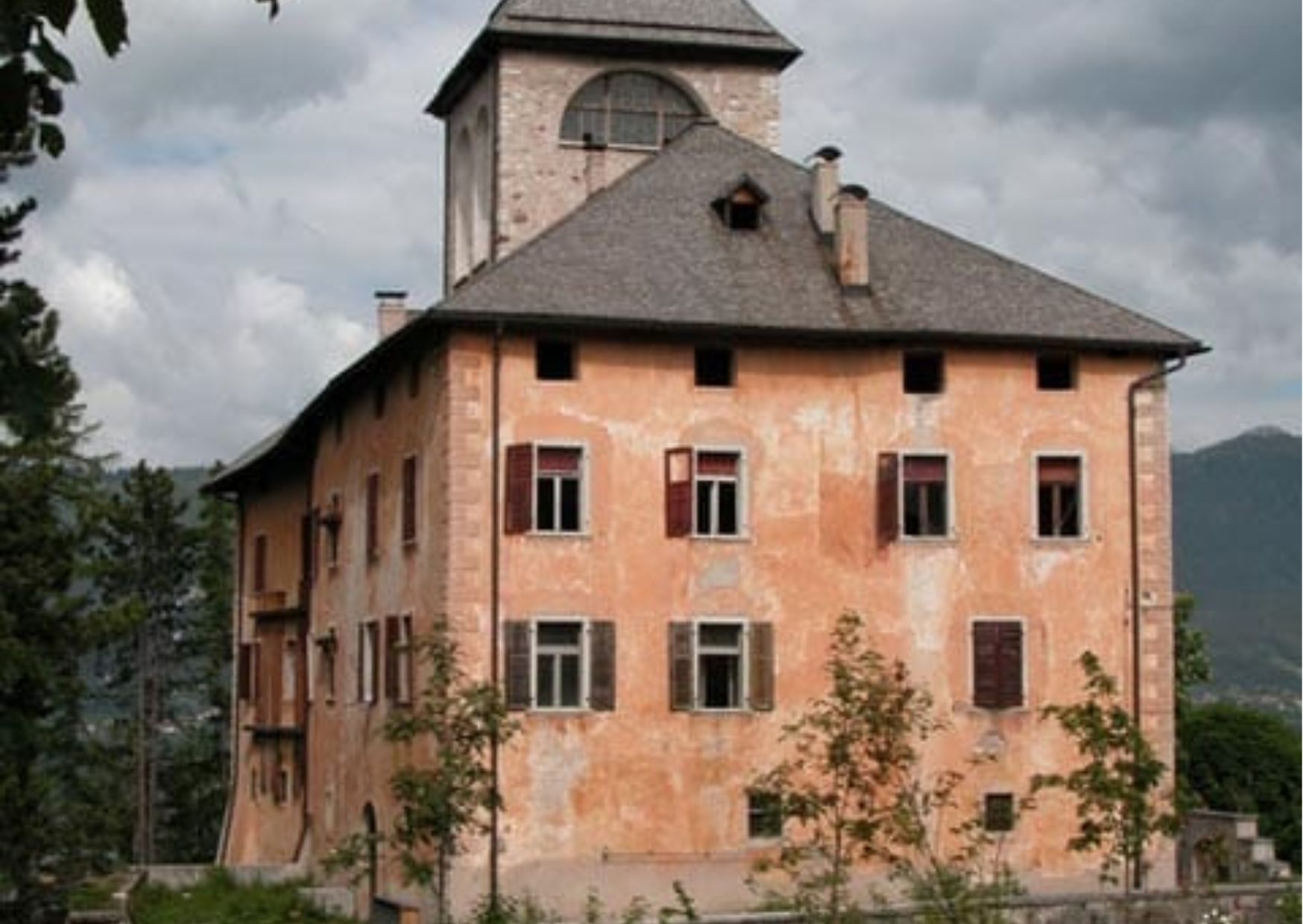 Castel Malosco: Coppola interroga