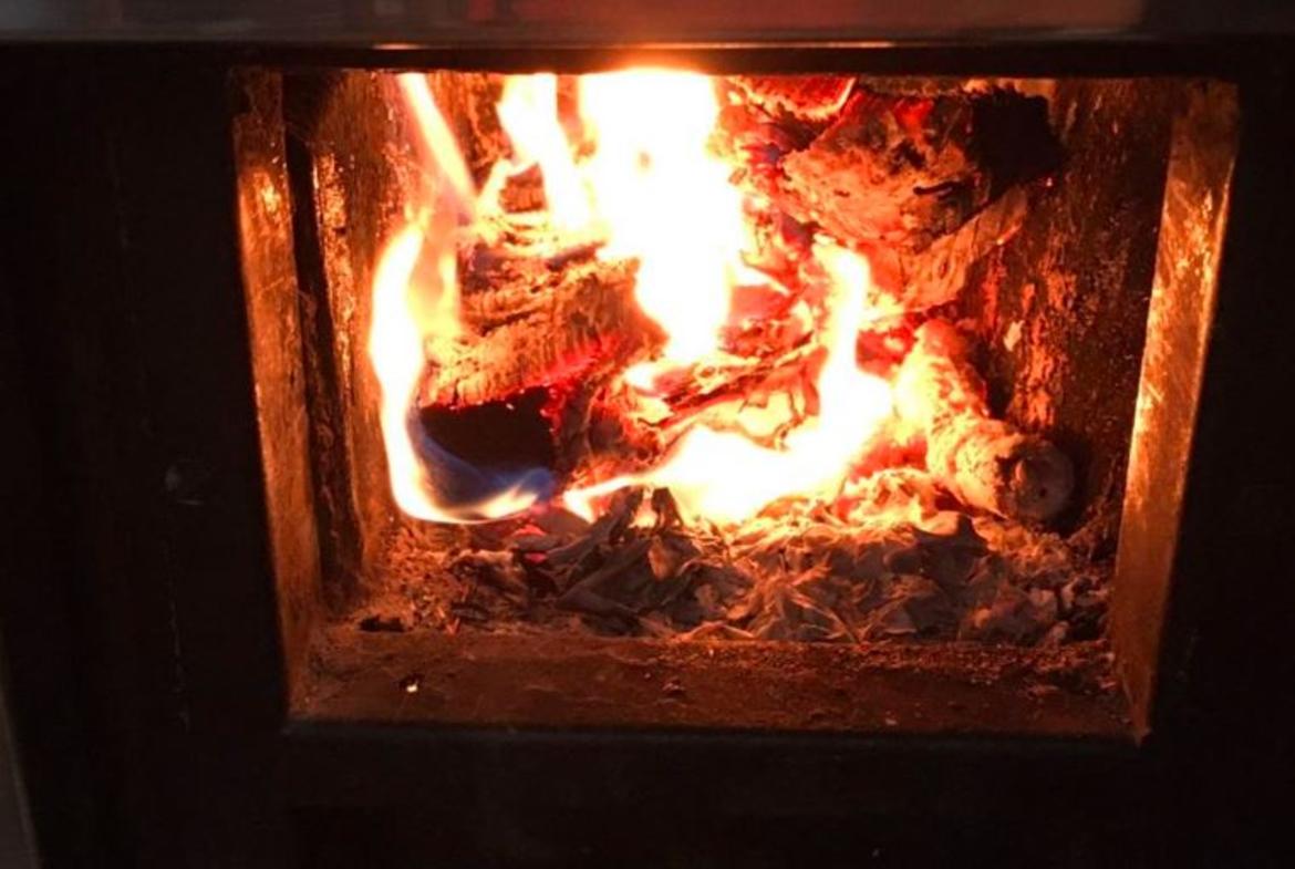 Inverno sicuro: le regole per l'uso di stufe a legna e impianti termici