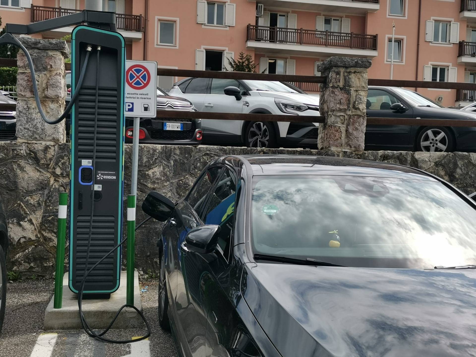 A Cles due colonnine di ricarica elettrica