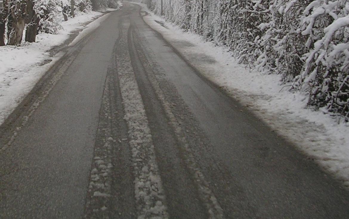Meteo, nevicate diffuse e attenzione alla circolazione stradale