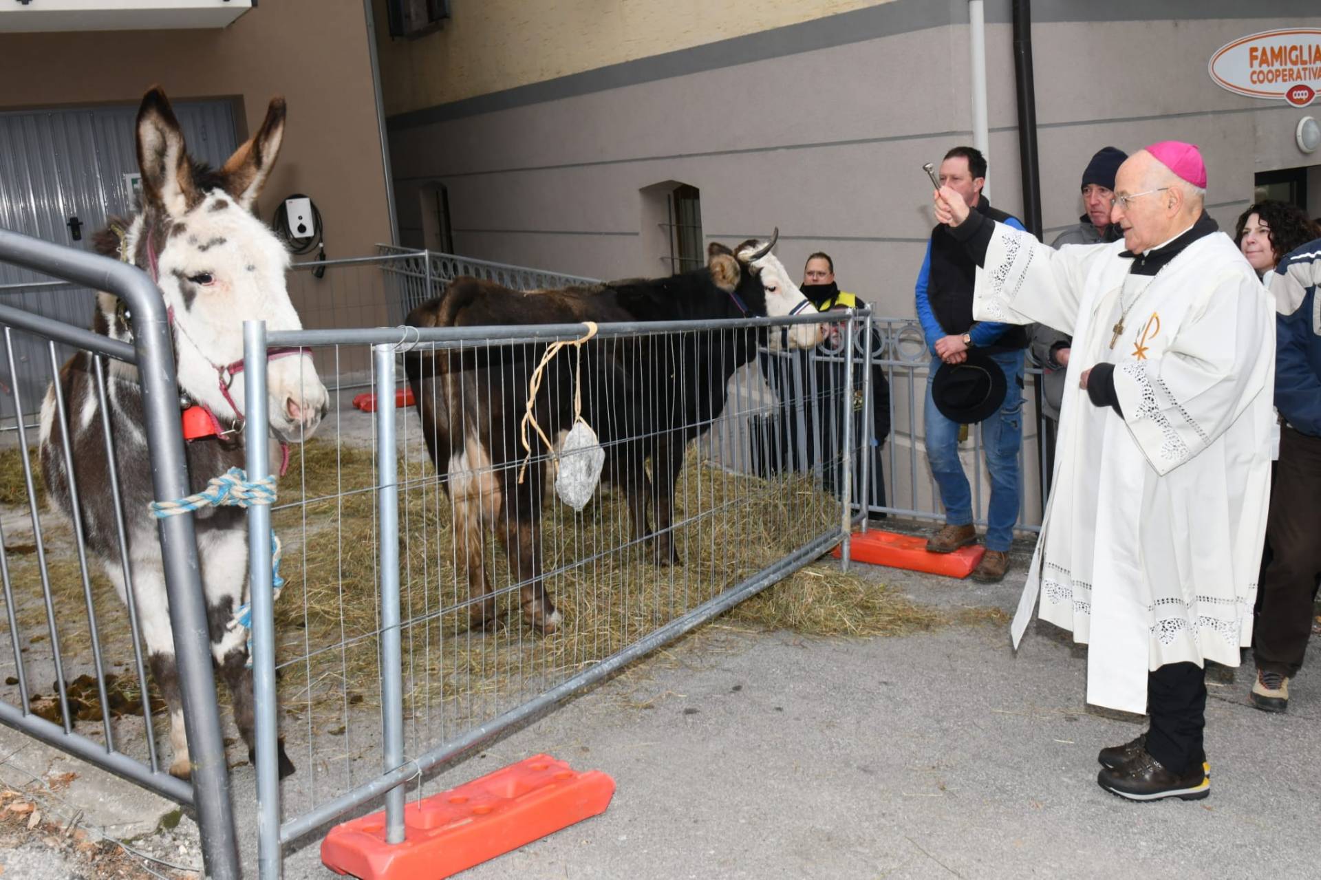 A Lover è stato benedetto il sale