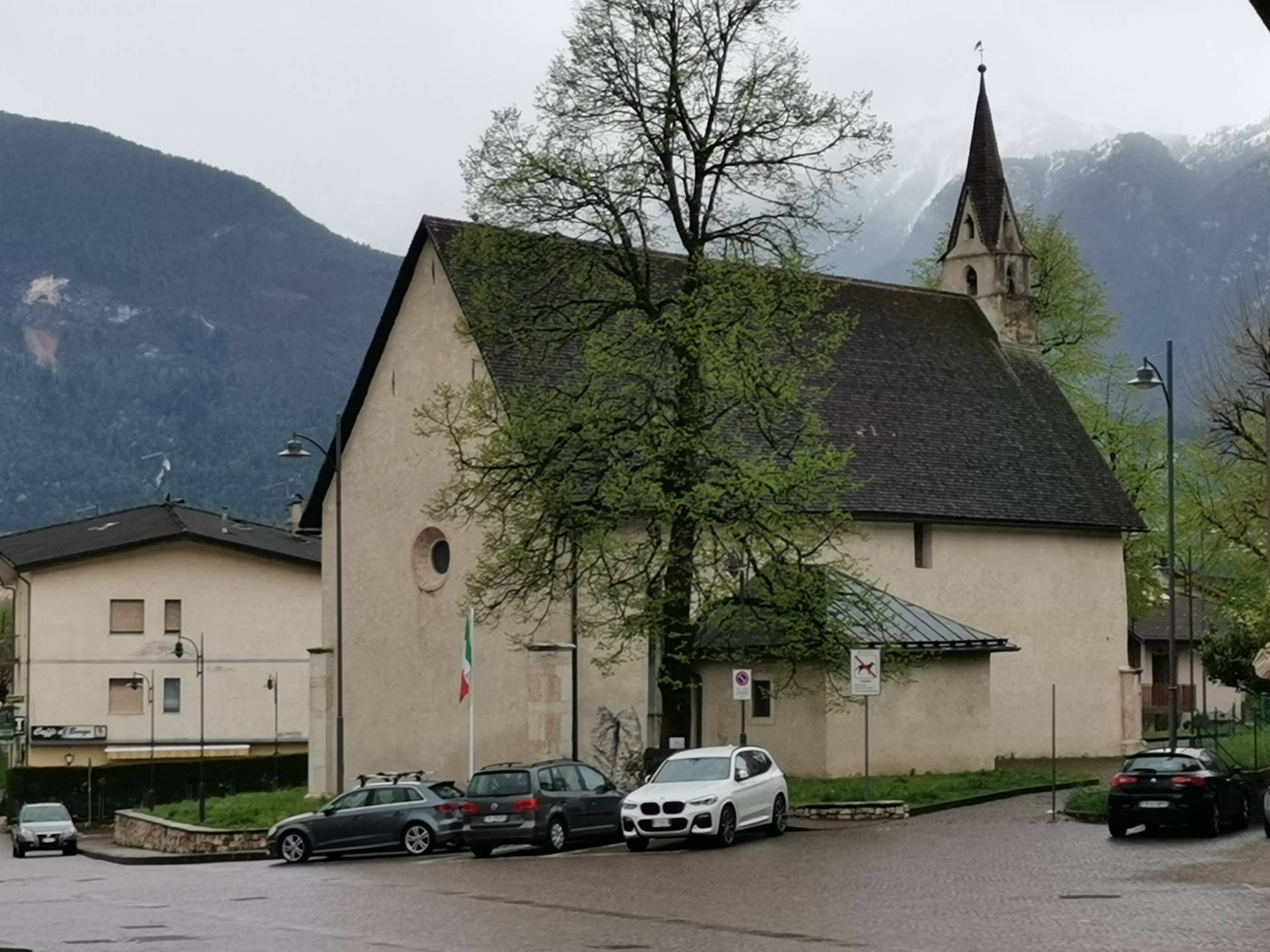 Musica e falò di Natale con il coro Monte Peller