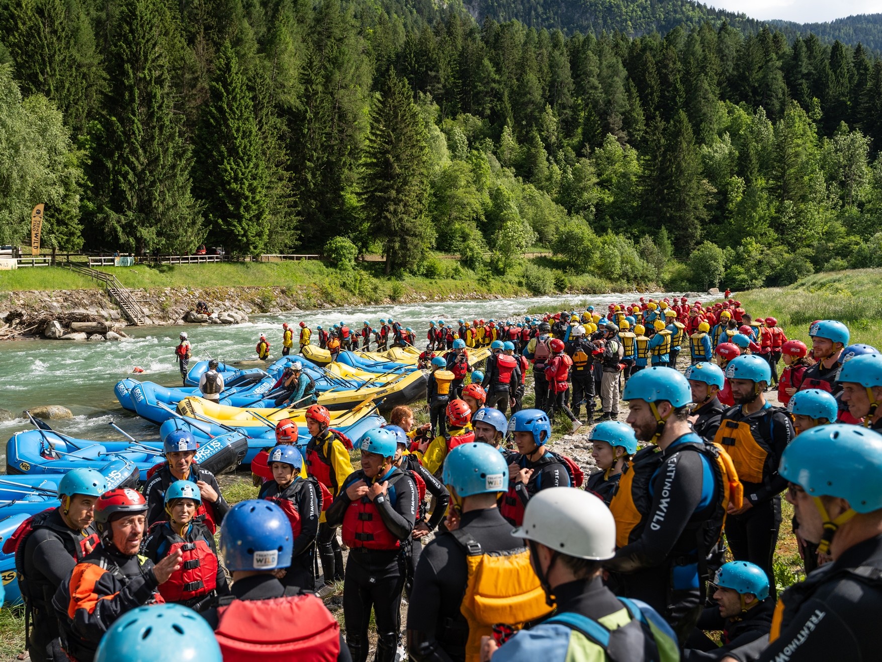 Duecento residenti alla scoperta del rafting