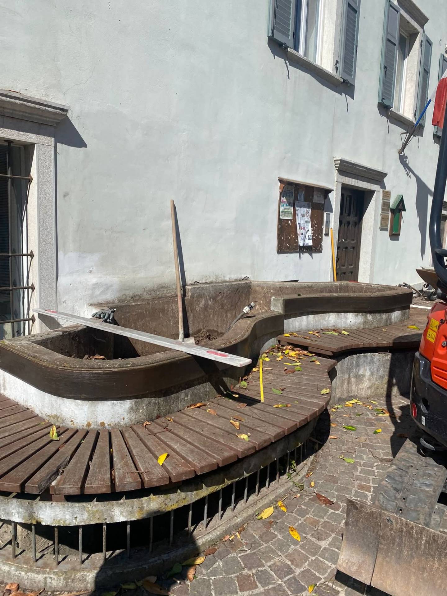 A Sfruz un monumento alla stufa a olle