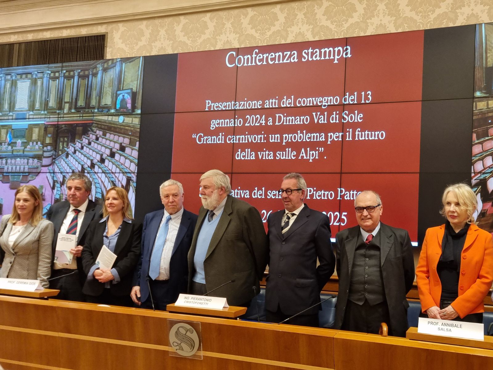 Orso, la battaglia si sposta a Roma