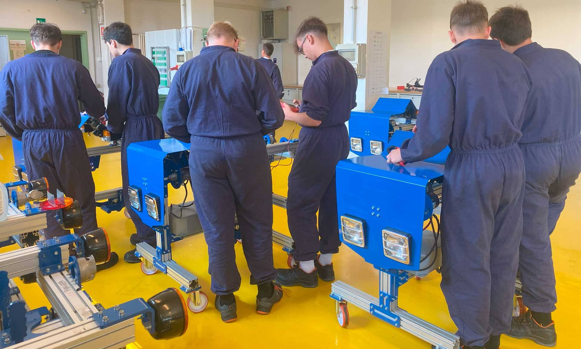 A Cles si formano operatori per la riparazione di macchine per l'agricoltura e l'edilizia
