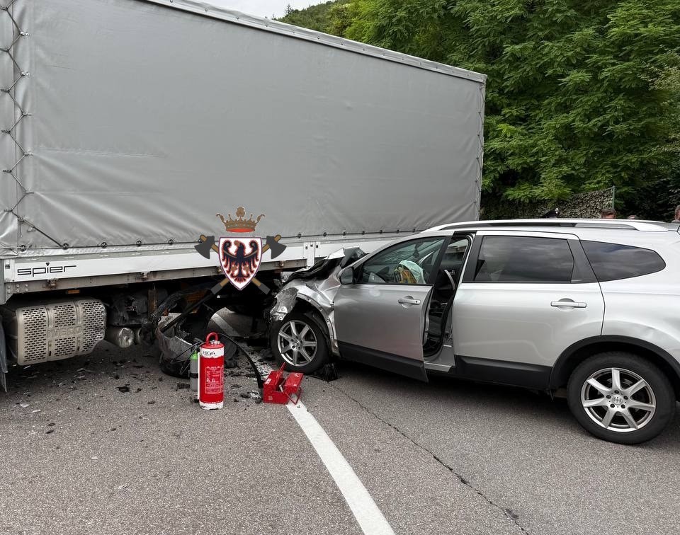 Bivio di Coredo, incidente auto camion