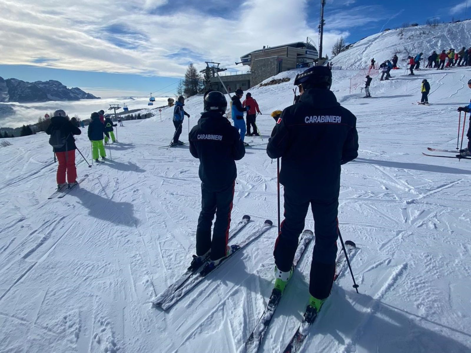 Carabinieri sciatori, 185 interventi di soccorso e 106 sanzioni sulle piste 