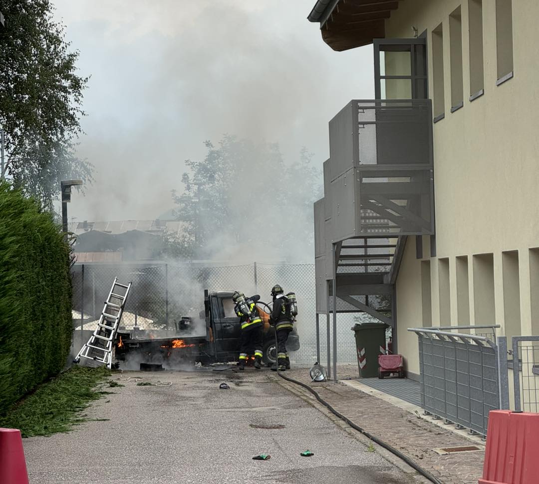 Monclassico, scoppio di un veicolo: due ustionati