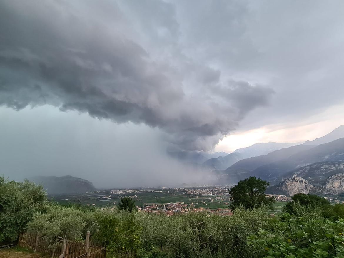 Maltempo, emessa un’allerta temporali e idrogeologica gialla