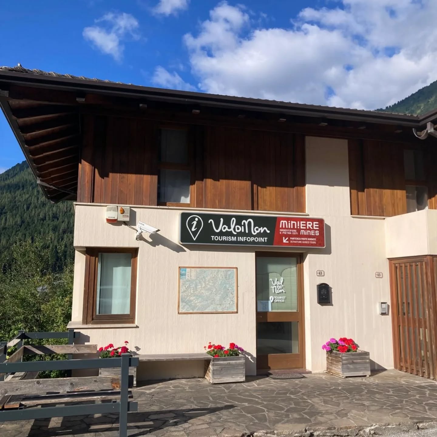 Rinnovato l’Ufficio turistico di Rumo