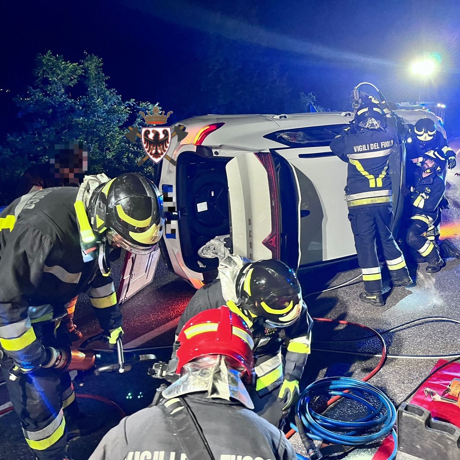 Faè, auto ribaltata