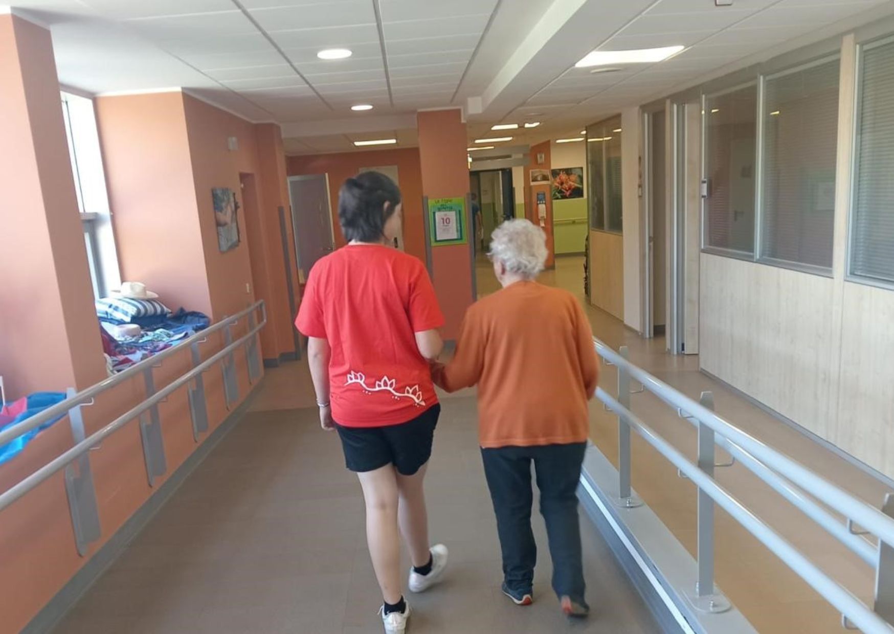 Giovani volontari per le persone anziane