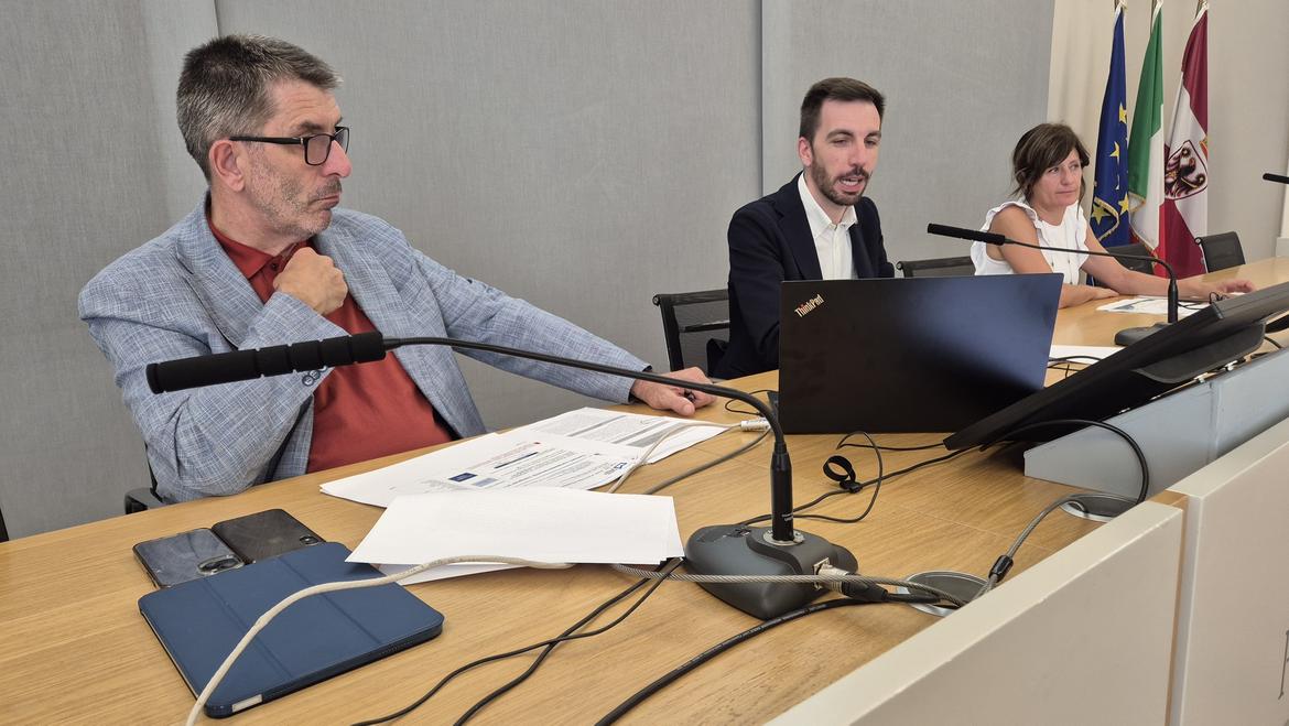 Politiche per la casa, approvate le misure per contenere i canoni e rafforzare l’edilizia sociale