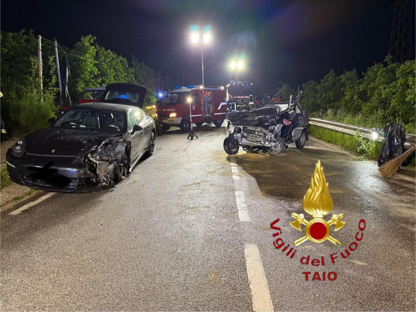 Frontale violentissimo, due giovani in gravi condizioni elitrasportati all’ospedale