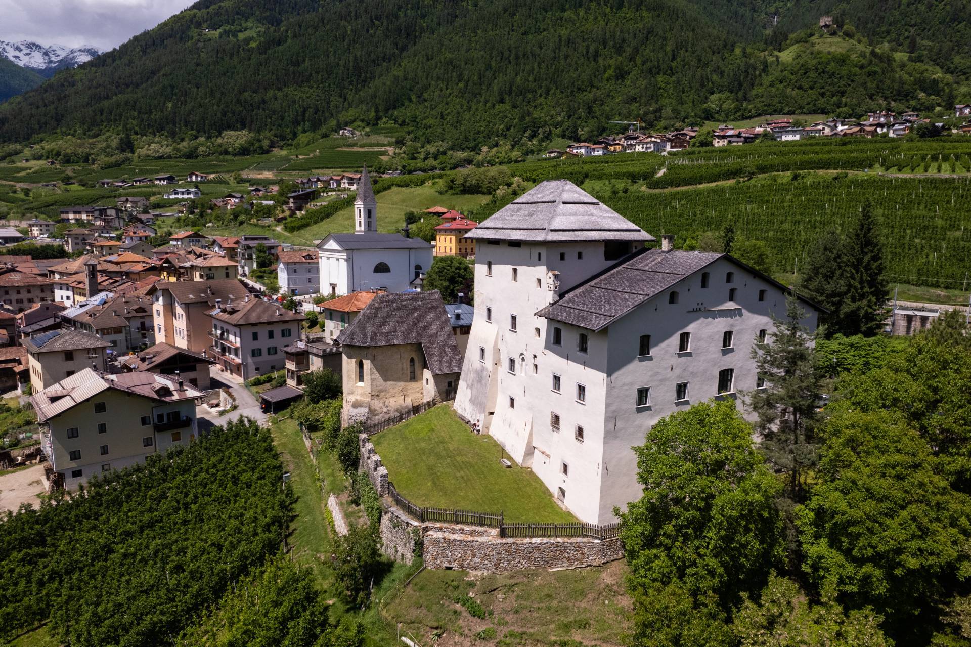 Le terme trentine in mostra a Castel Caldes