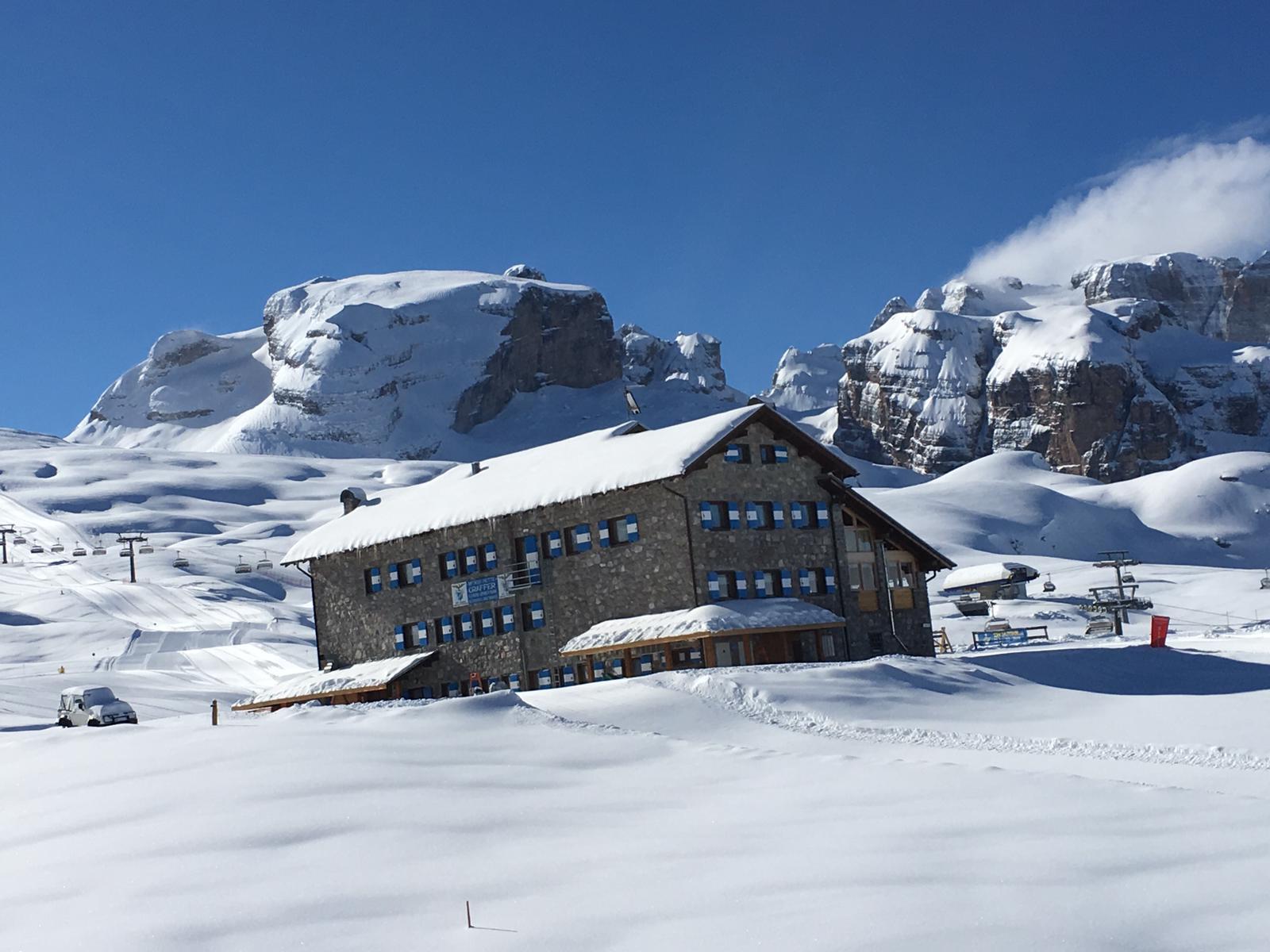 Medici e infermieri si preparano ad affrontare le emergenze sulle piste da sci