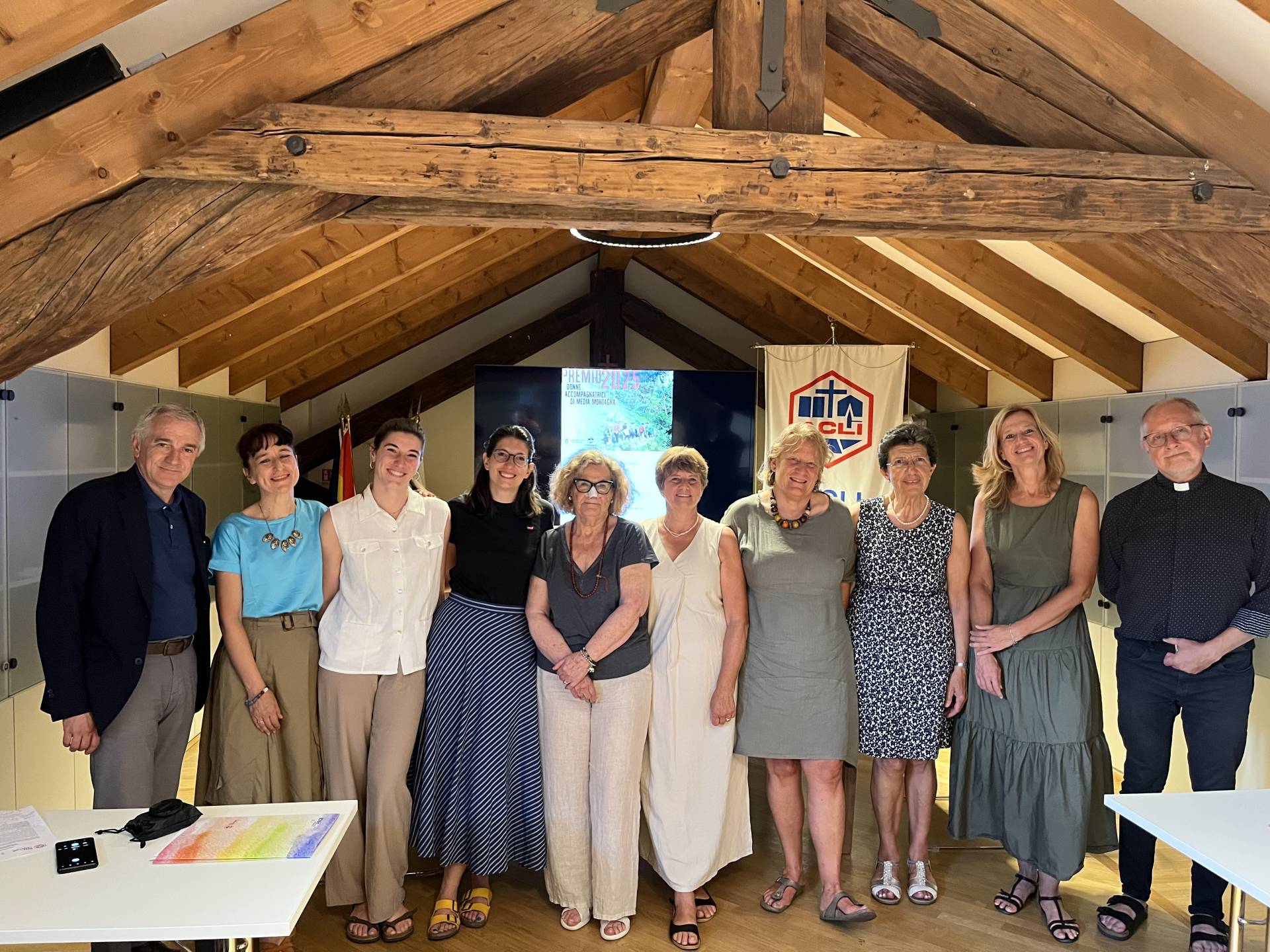 Donne e lavoro in trentino: il premio 2025 celebra le accompagnatrici di media montagna