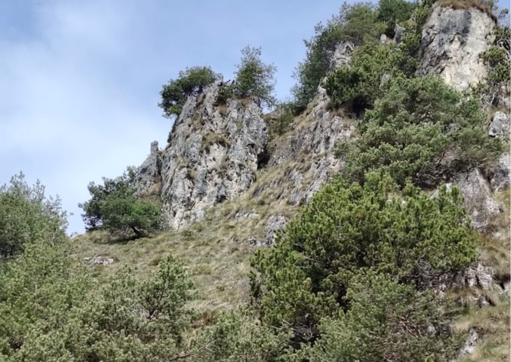 Precipita per 8 metri e perde la vita sul monte Iron