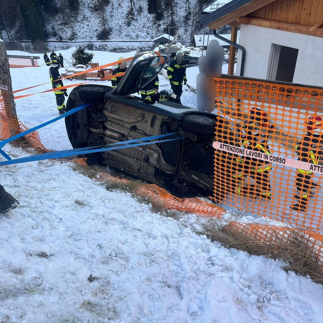 Rabbi, auto ribaltata