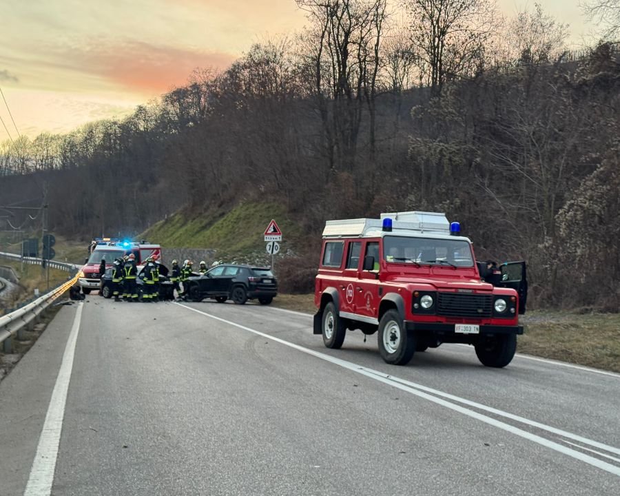 Frontale sul bivio per Cavizzana