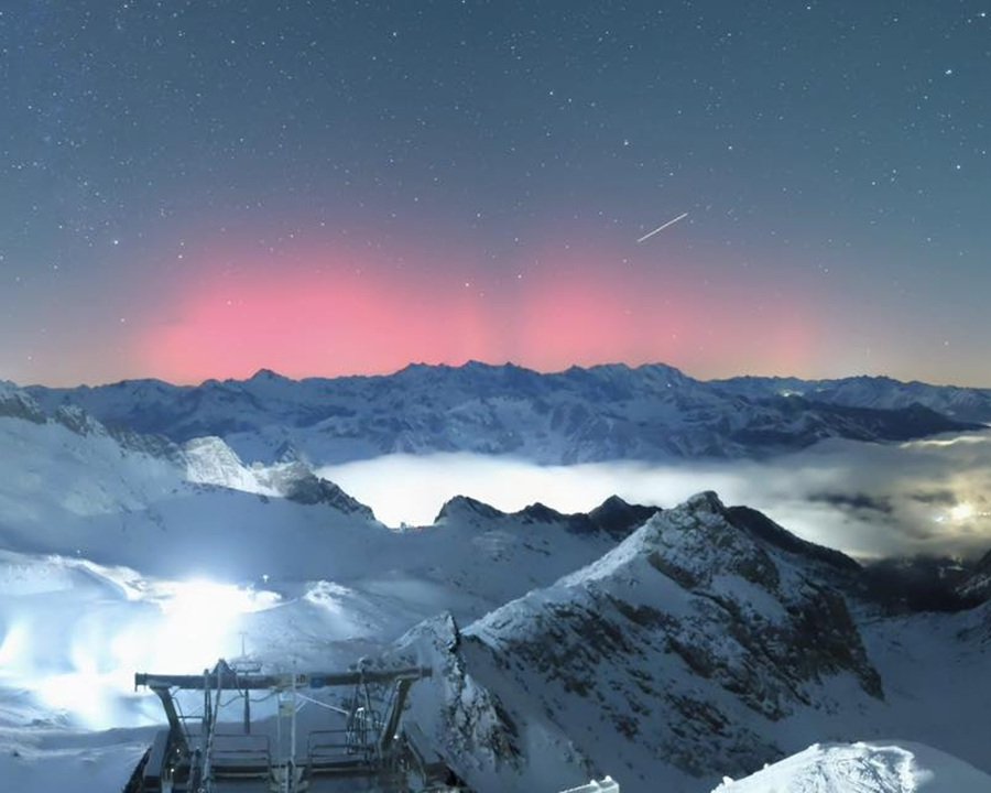 L’aurora boreale da Presena 3000 