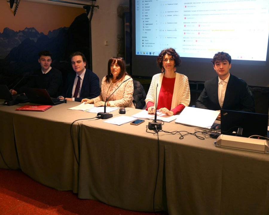 Scuola, confronto con gli studenti 