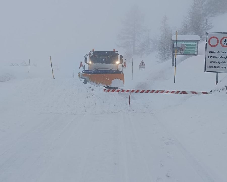 Meteo, fino a mezzo metro di neve fresca sui passi dolomitici