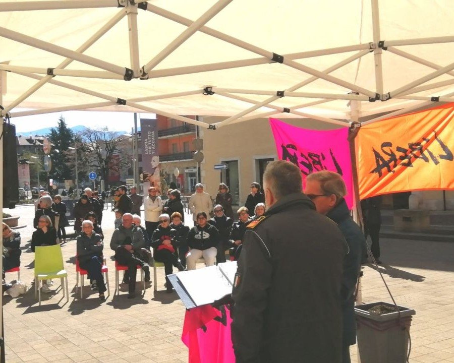 Cles si ferma per ricordare