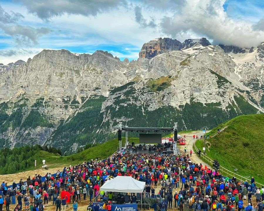 La voce di Elisa risuona sulle Dolomiti