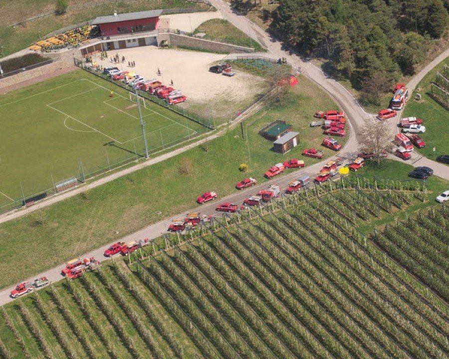 Il monte Ozolo va a fuoco, ma è solo una manovra